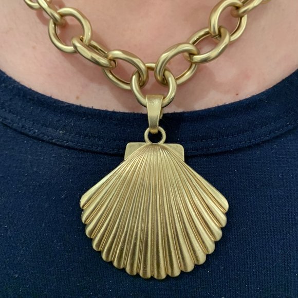 Seashell necklace & earring set great fresh look for summer - Picture 2 of 5